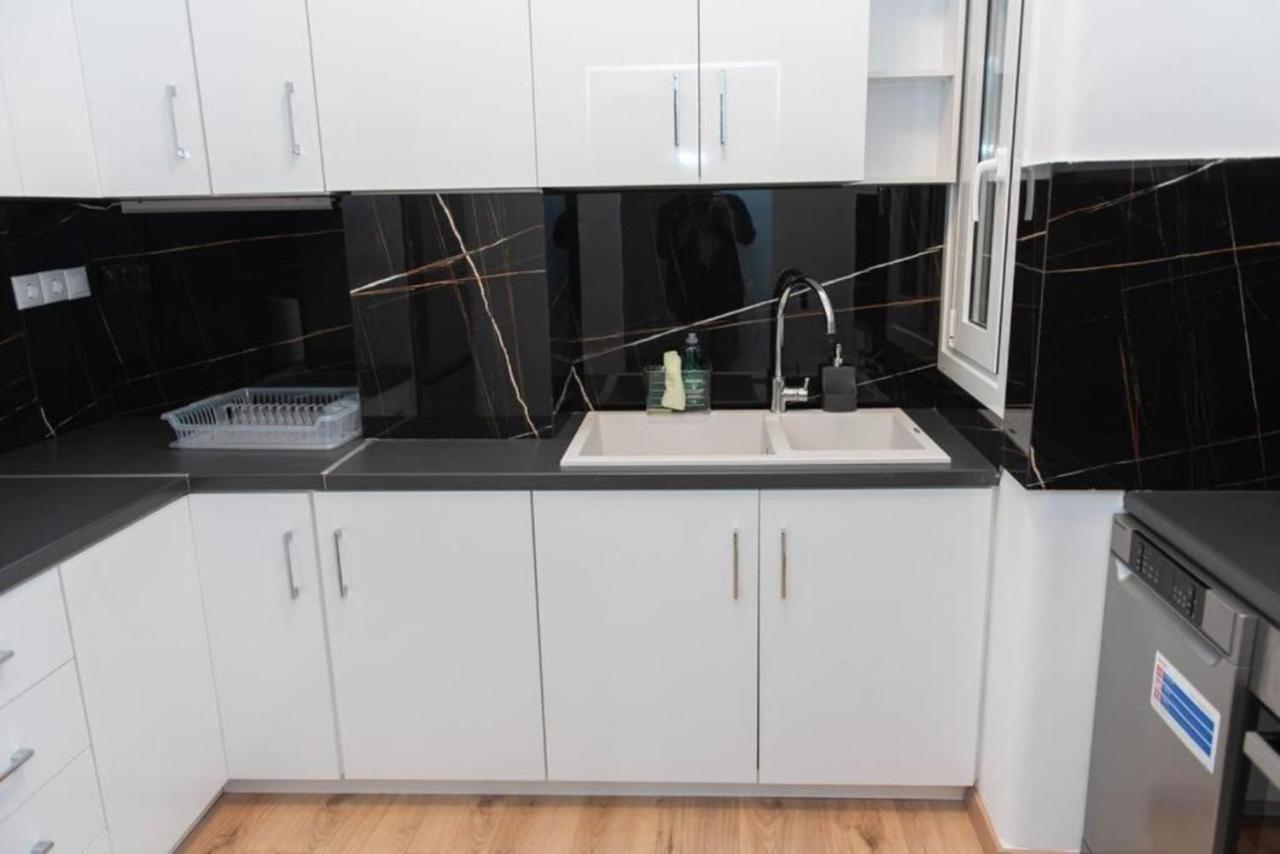 אתונה Renovated Spacious Flat 7Min To Subway Station- מראה חיצוני תמונה